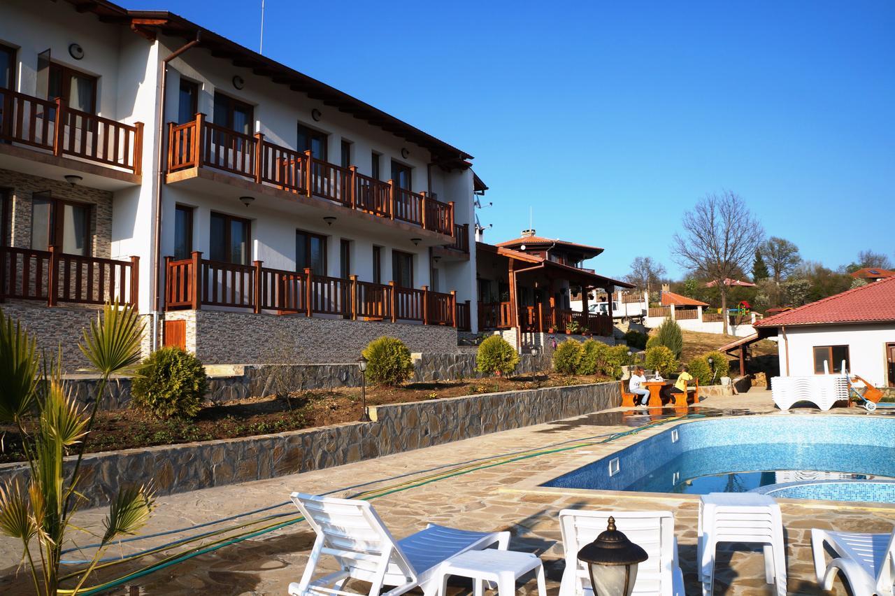 Family Complex Krisbo Hotel Donkovtsi Exterior photo